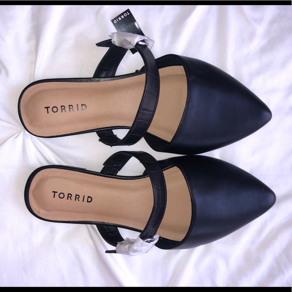 Torrid Black pointy Toe belted mule